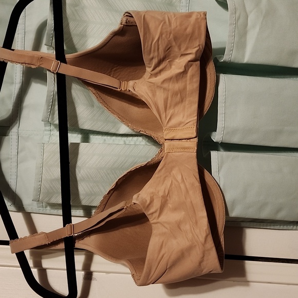 Victoria secret body by Victoria lined perfect coverage 36DD - Picture 2 of 4